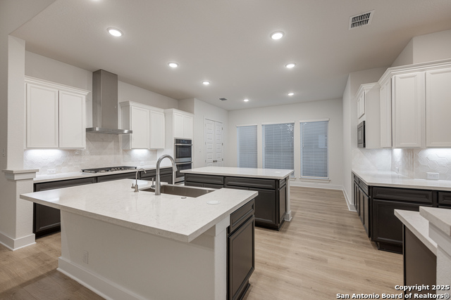 Listing photo id 12 for 516 Caliban