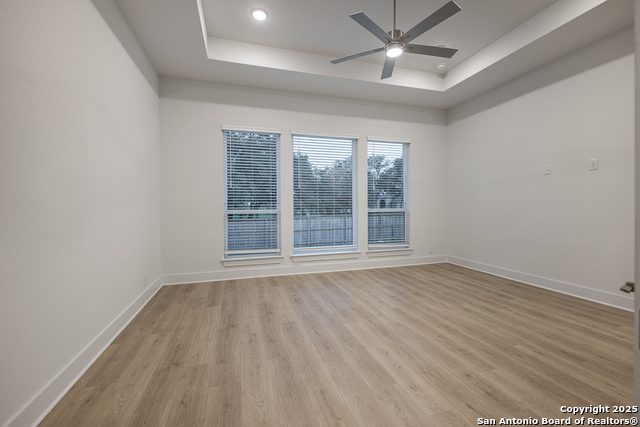Listing photo id 18 for 516 Caliban
