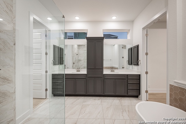 Listing photo id 22 for 516 Caliban