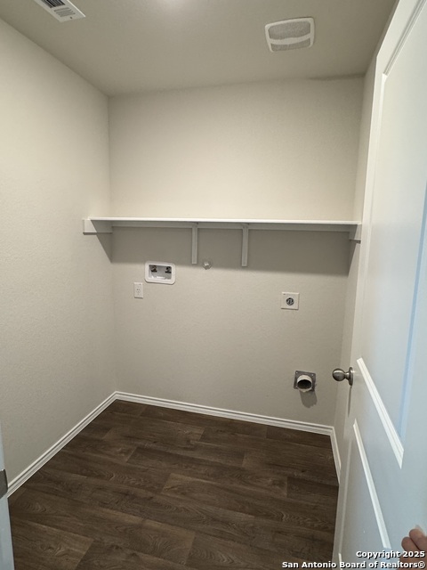 Listing photo id 7 for 9947 Auger