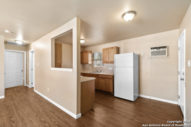 Listing photo id 10 for 1222 Thorain Boulevard