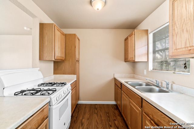 Listing photo id 12 for 1222 Thorain Boulevard
