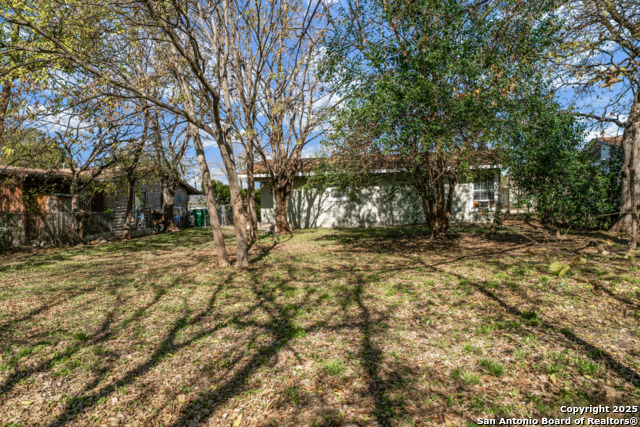 Listing photo id 22 for 1222 Thorain Boulevard