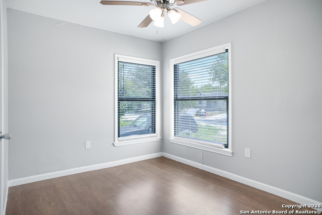 Image 15 of 24 For 1047 Poinsettia