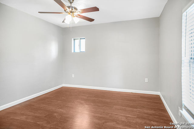 Image 17 of 24 For 1047 Poinsettia