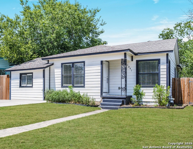 Image 3 of 24 For 1047 Poinsettia