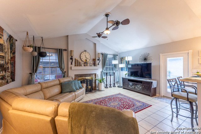 Listing photo id 11 for 5926 Woodridge Oaks