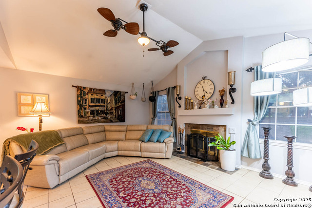 Listing photo id 12 for 5926 Woodridge Oaks