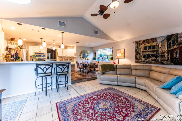 Listing photo id 13 for 5926 Woodridge Oaks