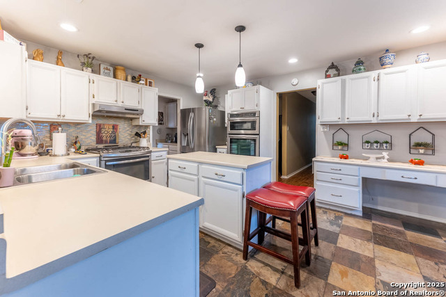 Listing photo id 14 for 5926 Woodridge Oaks