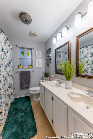 Listing photo id 18 for 5926 Woodridge Oaks
