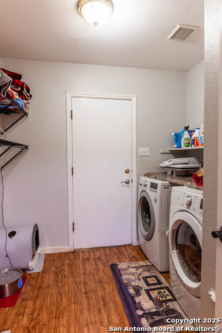 Listing photo id 19 for 5926 Woodridge Oaks