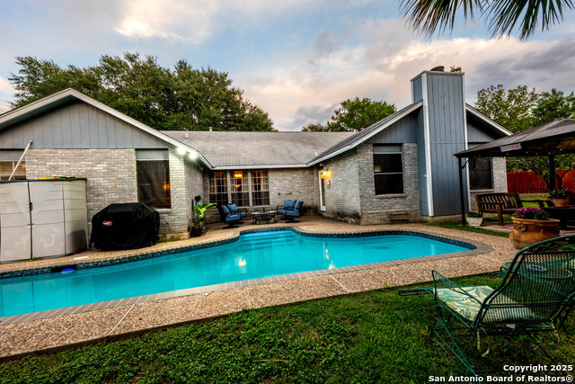 Listing photo id 21 for 5926 Woodridge Oaks