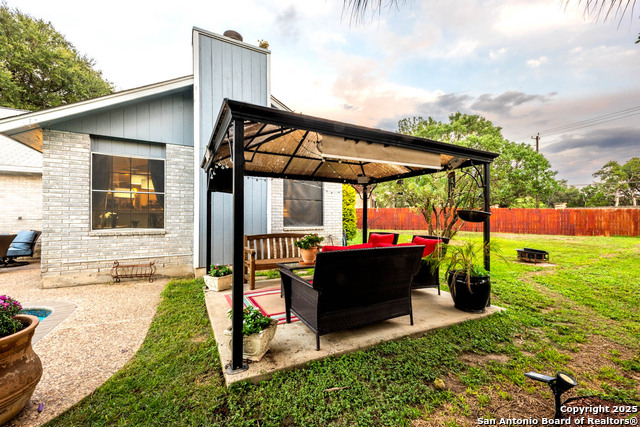 Listing photo id 22 for 5926 Woodridge Oaks