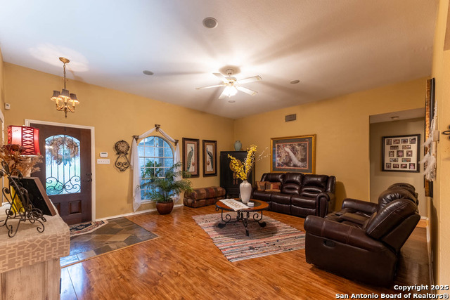 Listing photo id 5 for 5926 Woodridge Oaks