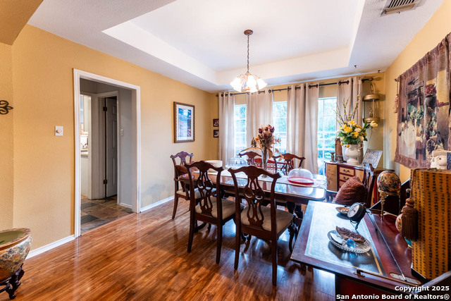 Listing photo id 6 for 5926 Woodridge Oaks