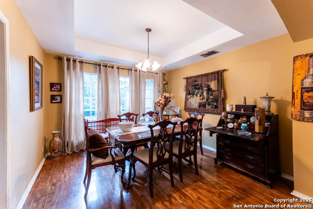 Listing photo id 7 for 5926 Woodridge Oaks