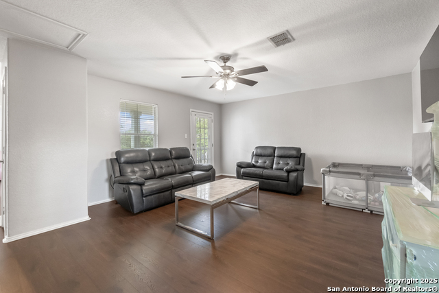 Listing photo id 17 for 9515 Nueces  