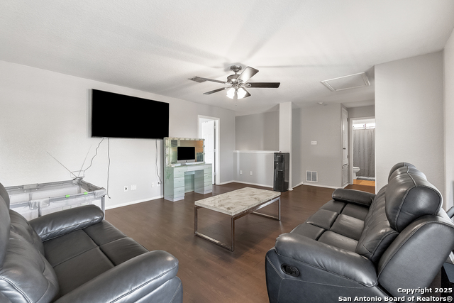 Listing photo id 18 for 9515 Nueces  