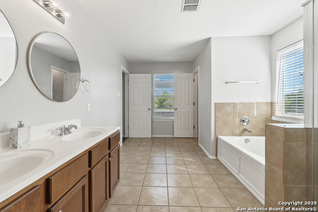 Listing photo id 30 for 9515 Nueces  