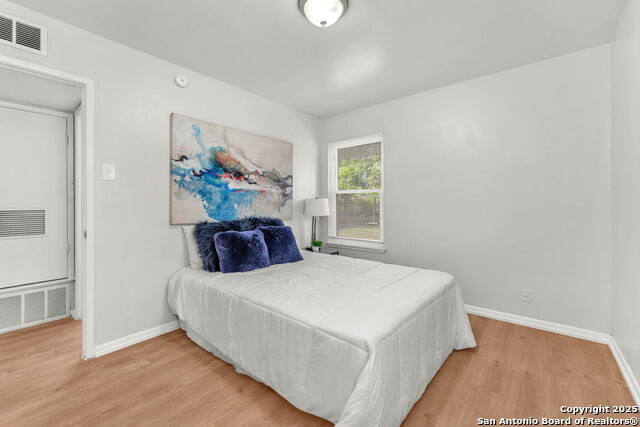 Image 17 of 40 For 4627 Lyceum  