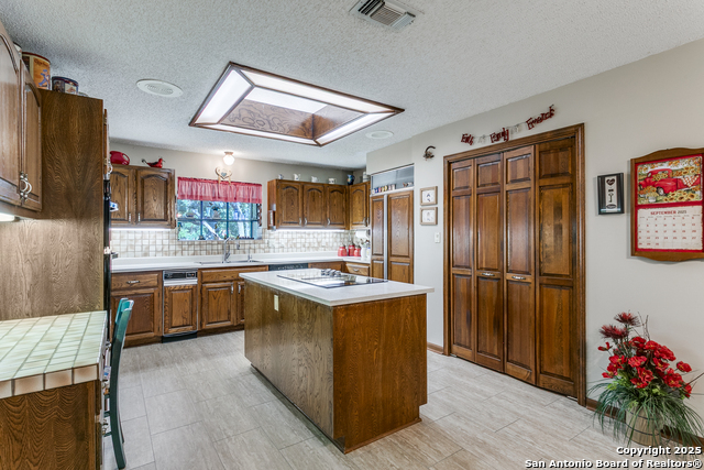 Listing photo id 9 for 31014 Sunlight