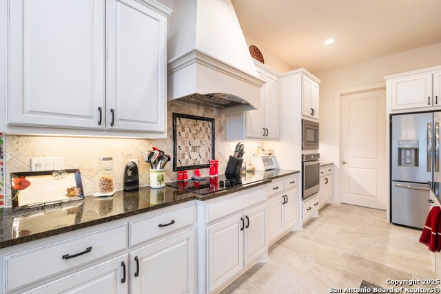 Listing photo id 10 for 1020 Cielo Dr