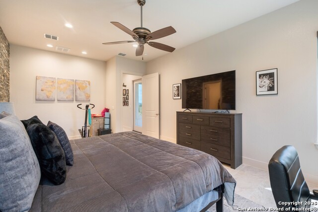 Listing photo id 16 for 1020 Cielo Dr