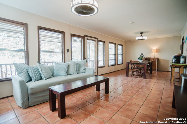 Image 10 of 17 For 221 Spyglass