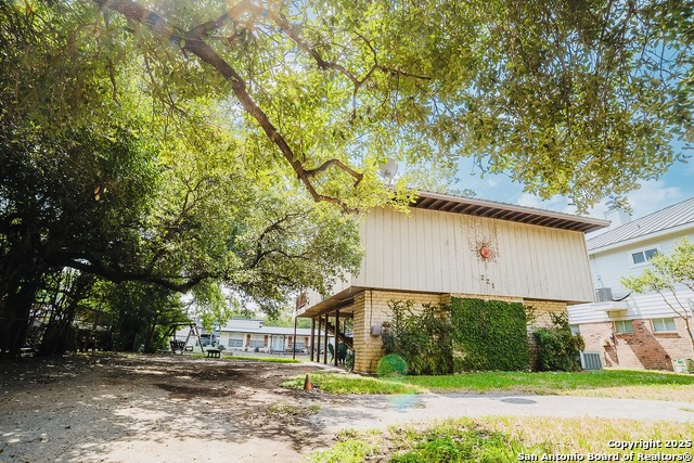 Image 2 of 17 For 221 Spyglass