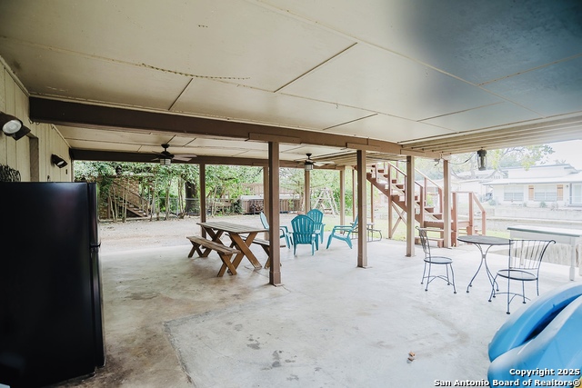 Image 3 of 17 For 221 Spyglass