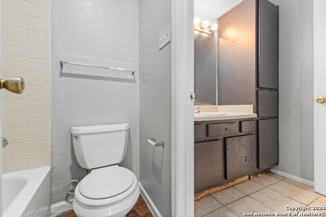 Image 10 of 18 For 5827 Shadow Glen 3 -upstair