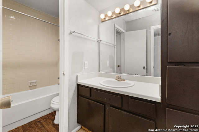 Image 13 of 18 For 5827 Shadow Glen 3 -upstair