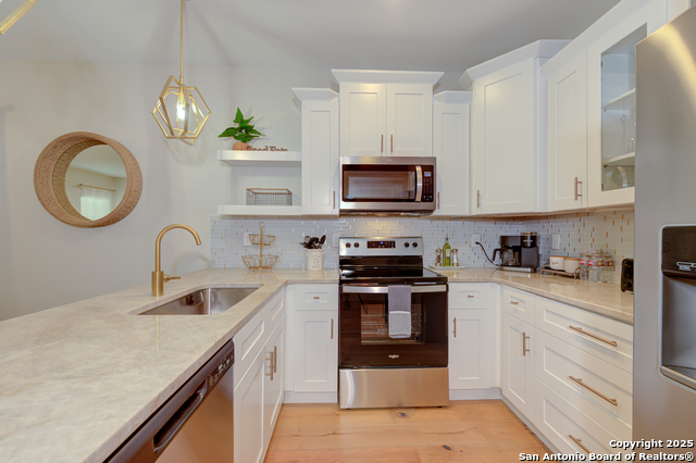 Listing photo id 5 for 322 Mockert  