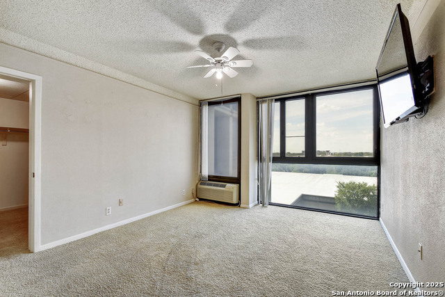 Listing photo id 17 for 7701 Wurzbach Rd  405