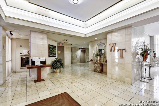 Listing photo id 22 for 7701 Wurzbach Rd  405