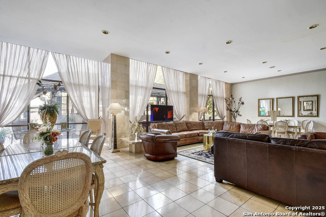 Listing photo id 23 for 7701 Wurzbach Rd  405