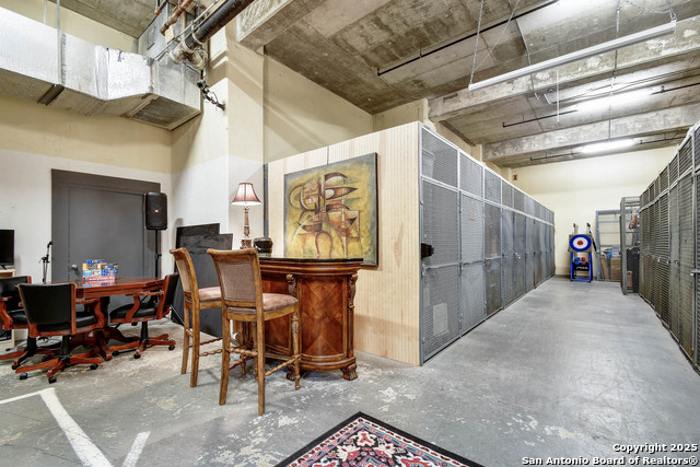 Listing photo id 25 for 7701 Wurzbach Rd  405