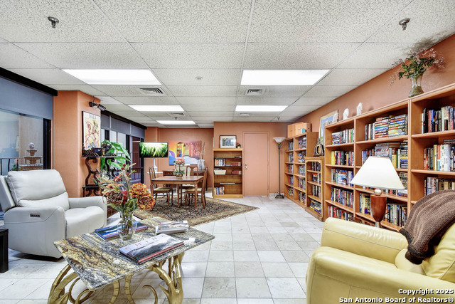 Listing photo id 26 for 7701 Wurzbach Rd  405