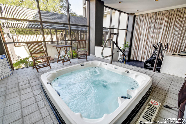 Listing photo id 29 for 7701 Wurzbach Rd  405