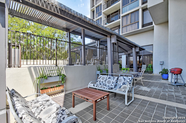 Listing photo id 31 for 7701 Wurzbach Rd  405