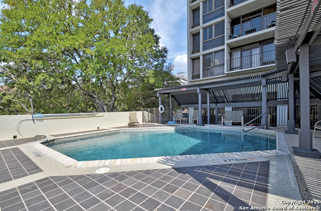 Listing photo id 32 for 7701 Wurzbach Rd  405