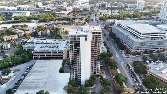 Listing photo id 35 for 7701 Wurzbach Rd  405