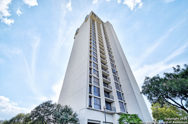 Listing photo id 2 for 7701 Wurzbach Rd  405