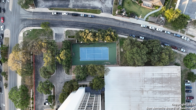 Listing photo id 38 for 7701 Wurzbach Rd  405