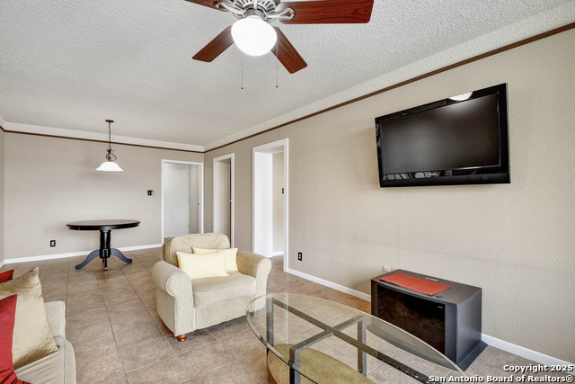 Listing photo id 4 for 7701 Wurzbach Rd  405