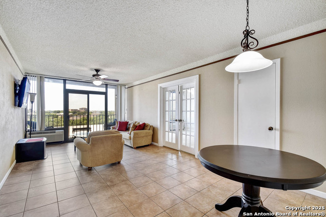 Listing photo id 5 for 7701 Wurzbach Rd  405