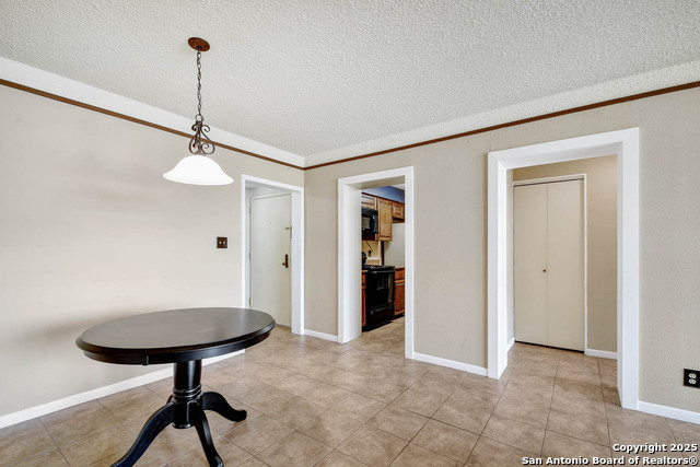 Listing photo id 6 for 7701 Wurzbach Rd  405