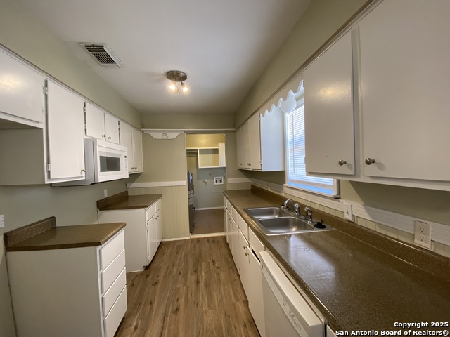 Image 4 of 13 For 621 Burmeister