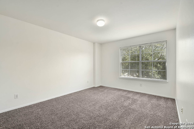 Listing photo id 13 for 10239 Round Rock